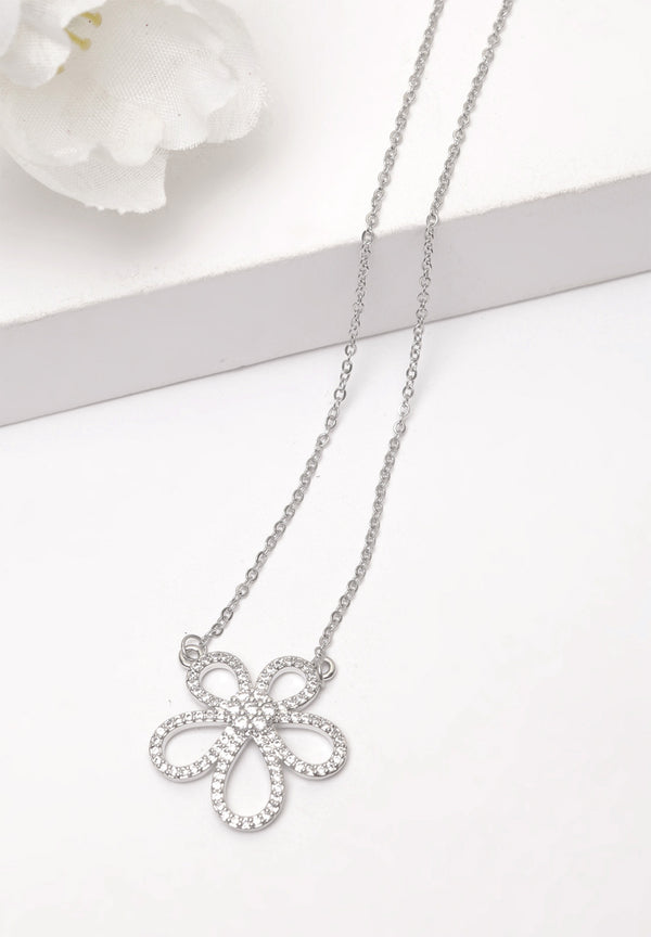 Witte bloemen kristallen ketting