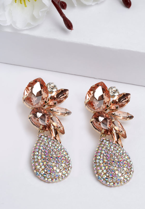 Pendientes con tachuelas de cristales elegantes