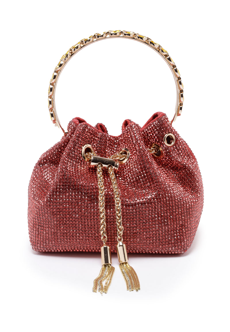 Clutch de hombro con tachuelas de cristal rojo