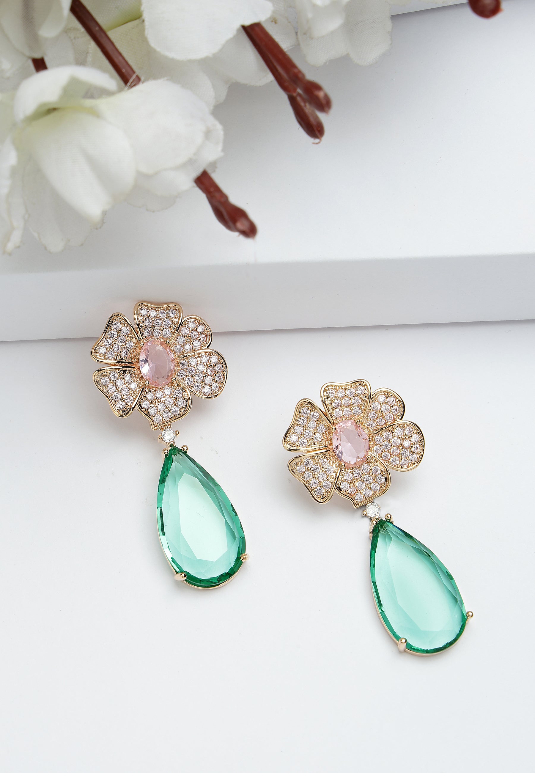 Pendientes colgantes con flores