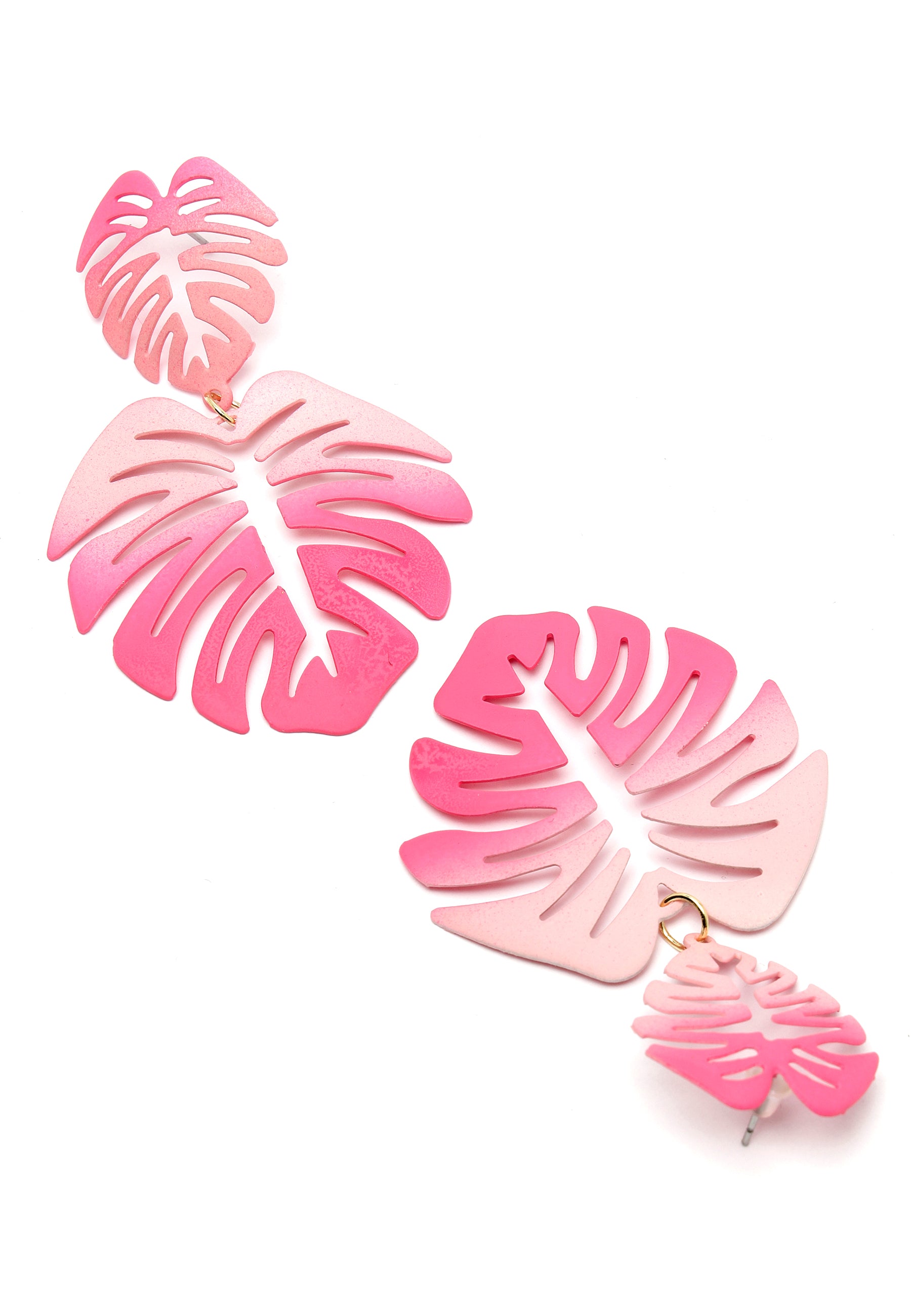 Orecchini pendenti con foglie di palma rosa