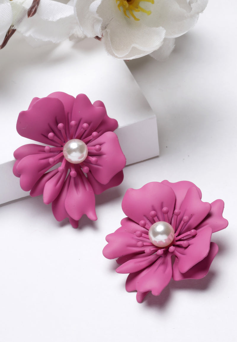 Orecchini a bottone con perle floreali in rosa screziato
