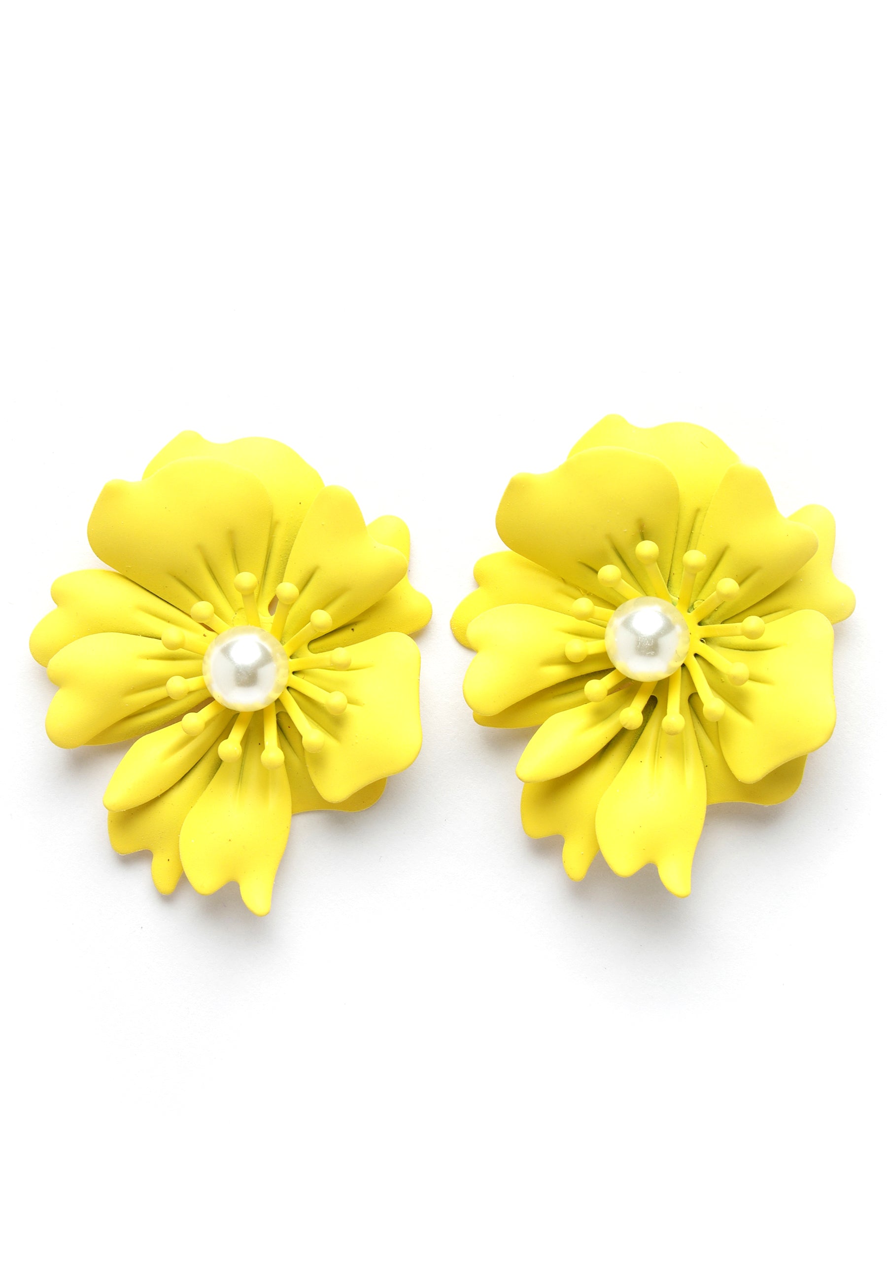 Oorbellen met bloemenparels in geel