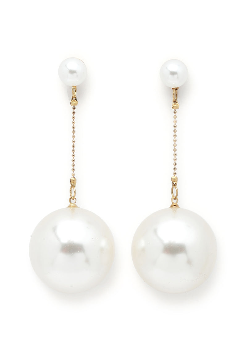 Boucles d'oreilles pendantes avec perles emblématiques