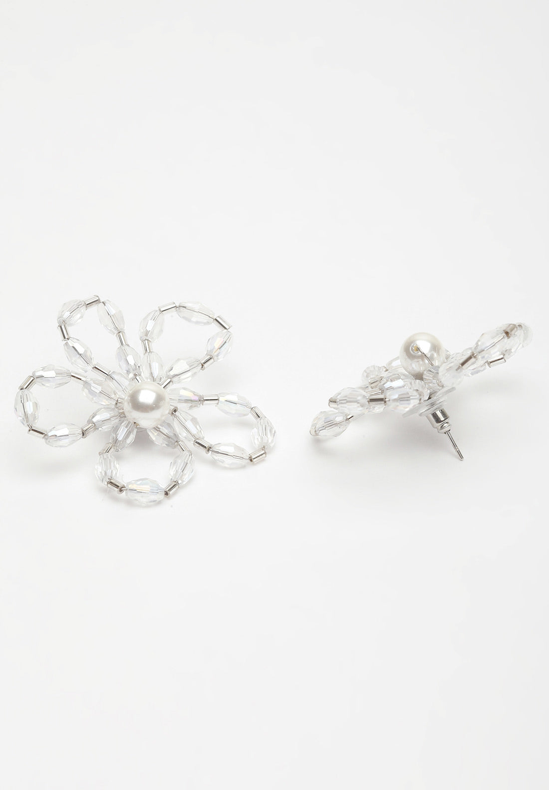 Aretes de cristal floral blanco