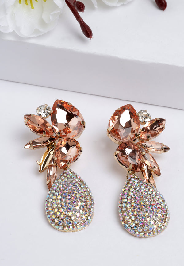 Pendientes con tachuelas de cristales elegantes