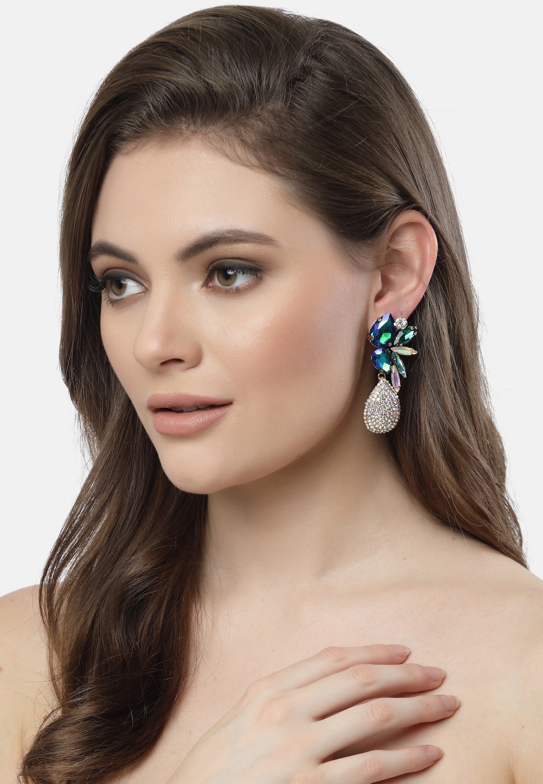 Pendientes con tachuelas de cristales elegantes